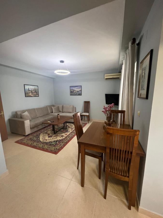 Apartment In Skanderbeg Square - Tirana Center 2 Ngoại thất bức ảnh